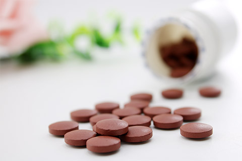 咽炎的治疗方法主要就是药物治疗,常用的药物有呋喃西林含漱液,碘喉片