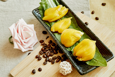 菠萝蜜的果核不仅可以食用，而且还含有丰富的营养价值