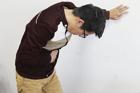 食物中毒患者会出现恶心、呕吐、腹痛、腹泻等类似急性胃肠炎的症状