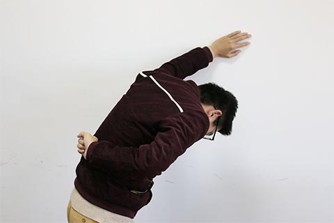腰椎间盘突出会导致患者出现腰疼、大腿根部疼痛等症状