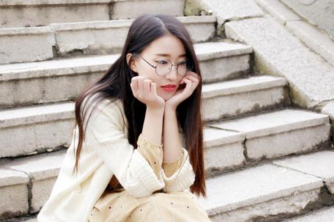 其实女人怀孕的前期症状，除了月经停止之外，还有很多其他的一些身体变化