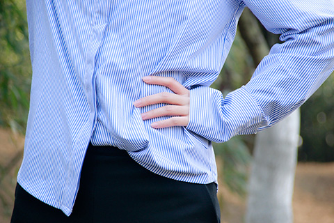 首先考虑是否是由于经期出血导致