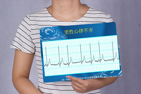 病人经常会有心悸、胸闷等不适症状出现