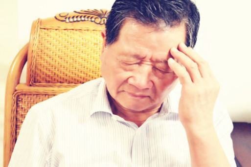 在开始的时候，就会容易出现头晕头痛的情况