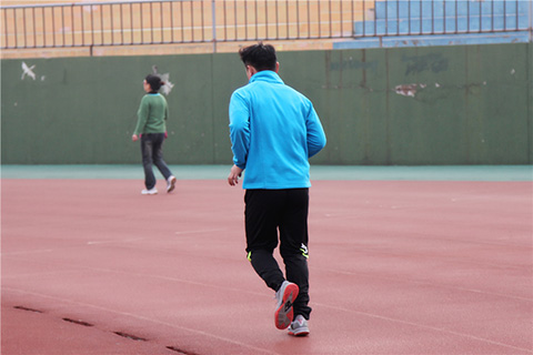 感冒是生活中非常容易发生的一种疾病，当人体受凉时，机体免疫下降的时候，这些都会引起感冒发生