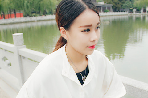 因为在孕早期的时候，胚胎在着床的时候都会有轻微的出血