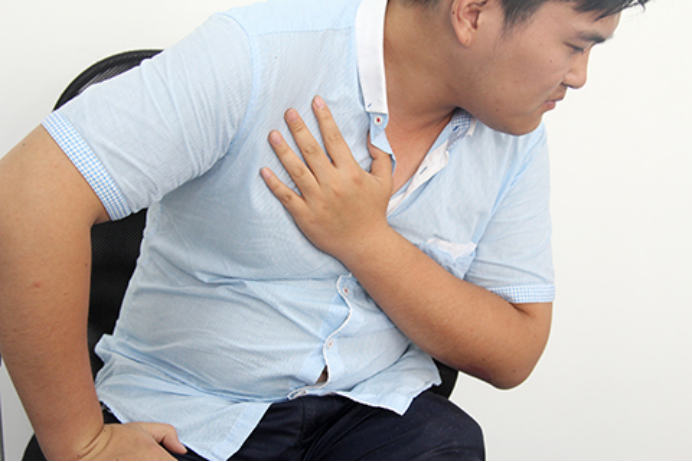 左侧胸腔积液主要指的是胸膜腔两层胸膜之间出现了浆液的症状