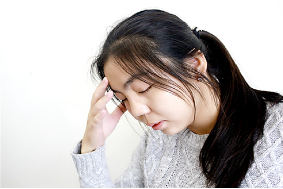 易疲劳乏力，这也是很典型的尿毒症早期的症状