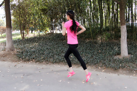 每天跑步多久能减肥是根据人的运动速度以及健康状况所定