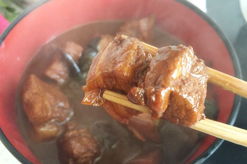 大多数的尿酸高患者多半都是因为饮食不健康