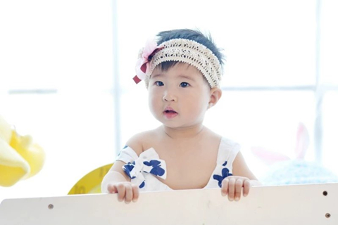 一般早期的患儿会伴有精神呆滞、发烧