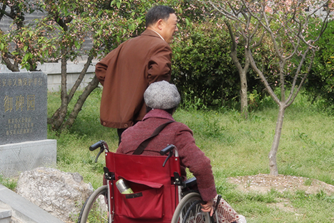 帕金森想必大家都听说过，这是一种精神疾病