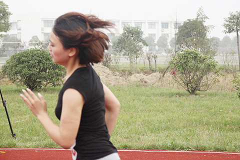 跑步的时间，不是在晚上就是在早上