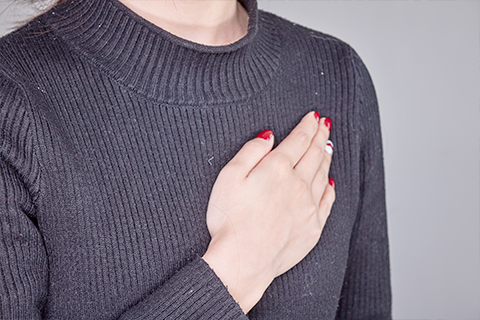 起搏器植入是一种微创手术，术后患者可以进行正常的活动和饮食