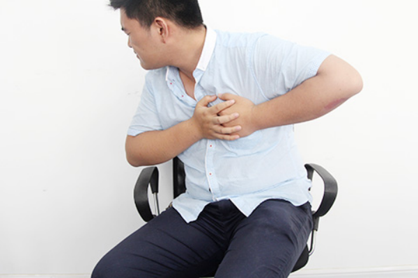 肺炎就是指终末气道、肺泡、肺间质的炎症，属于呼吸内科疾病