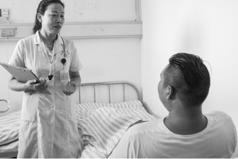 在做完肛裂手术后，饮食是非常重要的