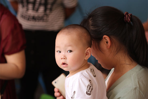 盗汗就是宝宝经常出现的一个问题，这个问题对宝宝的健康没有太大的危害
