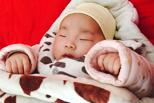 如果是宝宝一天拉十几次，腹泻不止是怎么回事呢