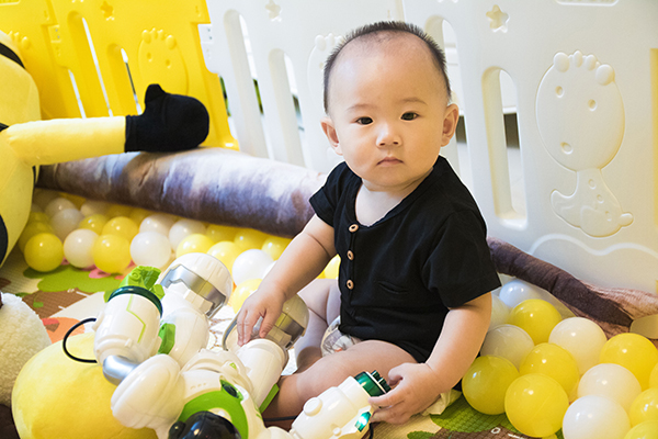 从长出牙齿之后，孩子会觉得牙很痒，日常生活中需要咀嚼一些食物来进行缓解