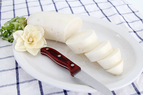 白萝卜有水人参的美称,属于药食两用的食物 白萝卜有水人参的美称,属于药食两用的食物