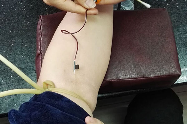 人体蛋白质低下，就会影响血液渗透压