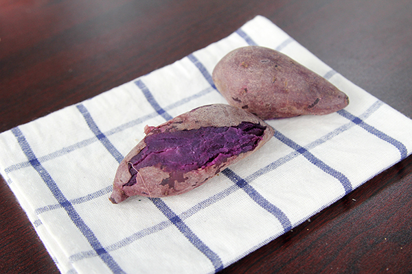 紫薯是常见的一种食材，口感较甜