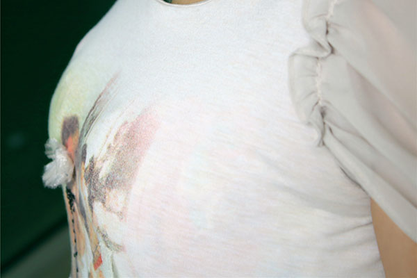 在怀孕之后女性的乳房会产生很大的变化，这些变化有的令女性会感到高兴