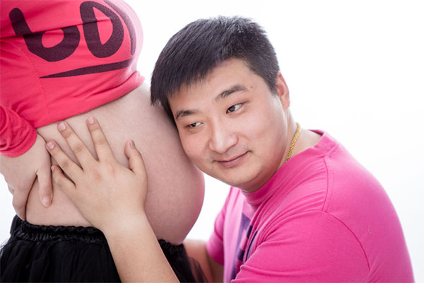 现在许多女性也是通过月经的日期来计算怀孕的时间与预产期，不过有些女性可能会出现月经不准的情况