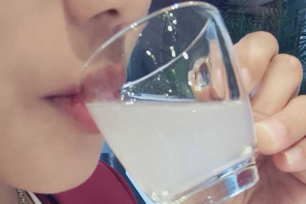 孕妇在饮食方面也会有很大的变化，而其中最明显的就是孕妇们会有口渴得很厉害的感觉