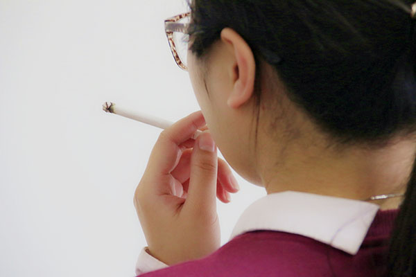 在这个期间，不仅饮食不当，还抽烟了，是否会对孩子造成影响