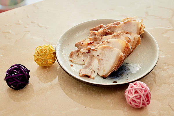 生活中很多人会喜欢吃动物油，比如说猪油、肥肉、牛肉、羊肉等的动物脂肪