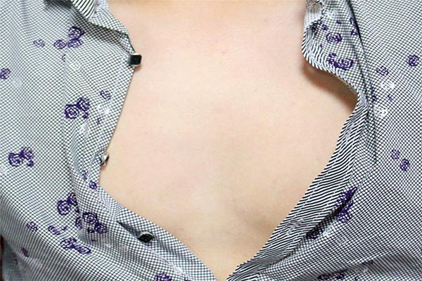 对于男性来说，乳房发育太大的话，很容易让自己处于一个尴尬的境地