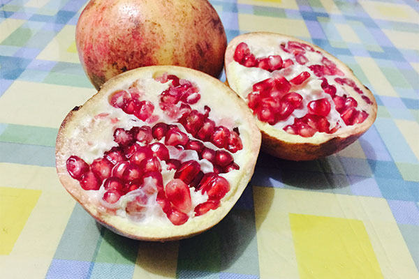 石榴相信许多人都知道,这是一种很常见的食物 石榴相信许多人都知道,这是一种很常见的食物