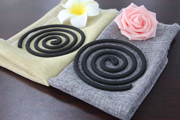 夏天蚊虫比较多的时候，利用蚊香可以赶走蚊子，从而避免孩子被咬