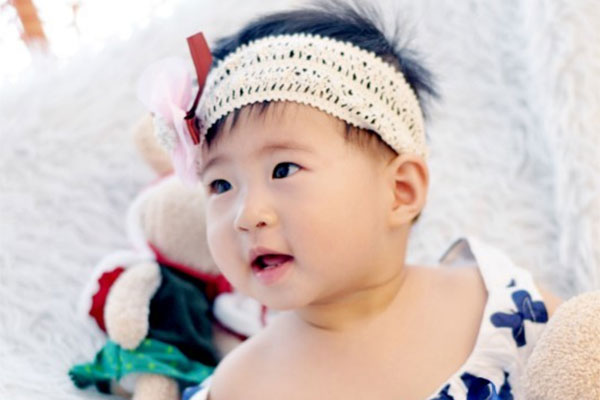 婴儿在出生之后，一般都是进行母乳喂养的，这样对婴儿的生长发育有好处