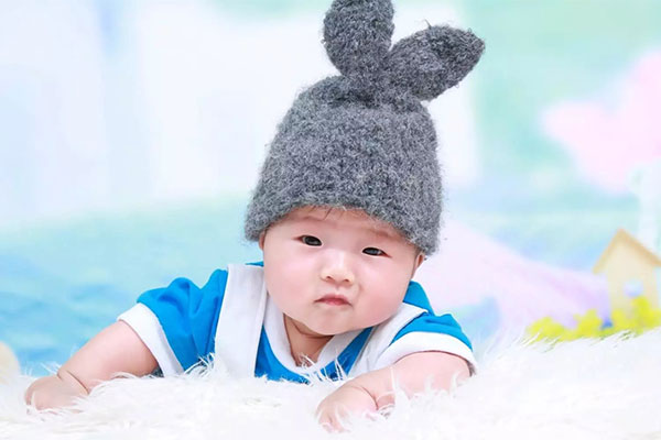 宝宝在出生之后，一般都是进行母乳喂养的
