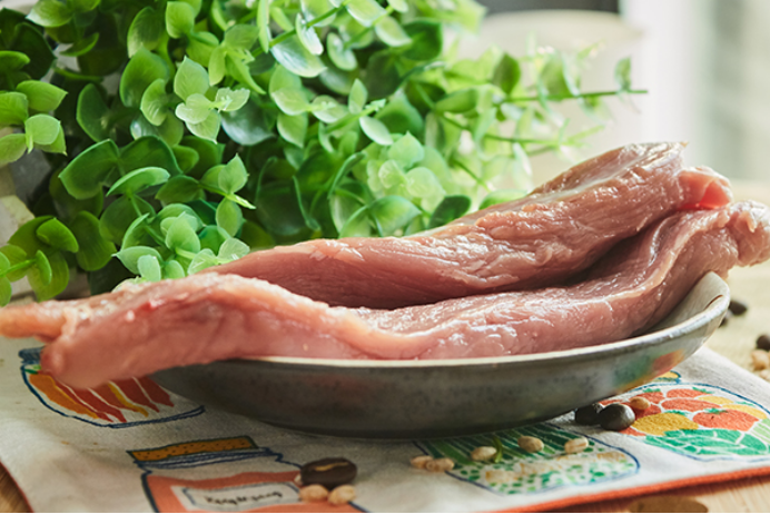 女性在怀孕后是可以不吃肉的，如果不吃肉的话，就需要从其他食物补充吃肉获得的营养
