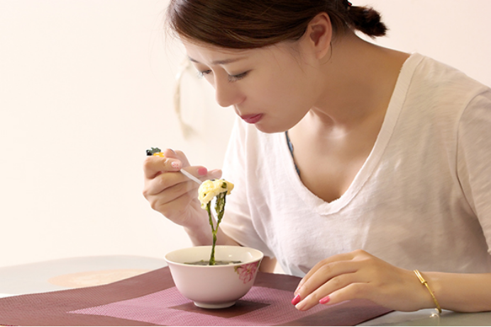 女性顺产后，身体会较为虚弱，这时候需要合理的饮食才能加快身体恢复的速度