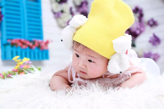 四个月宝宝能趴着吗