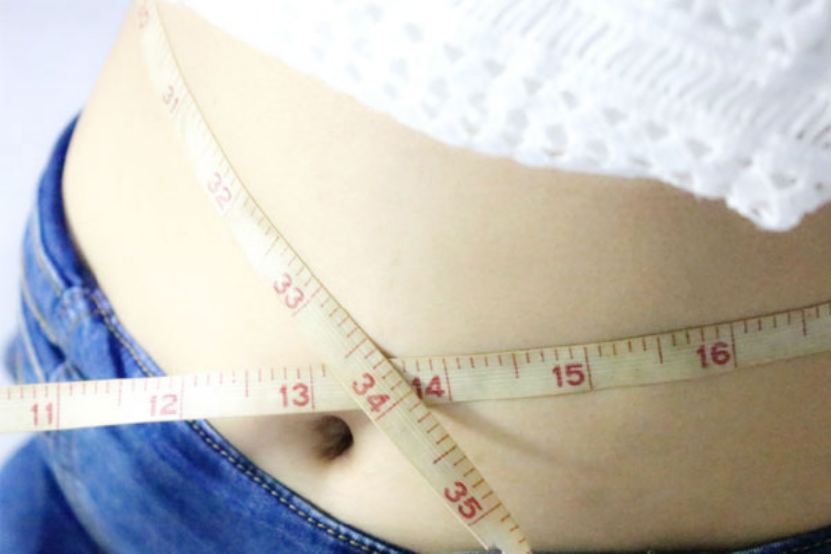 哺乳期想要减肥又不影响奶水的话，女性可以通过运动来控制体重。