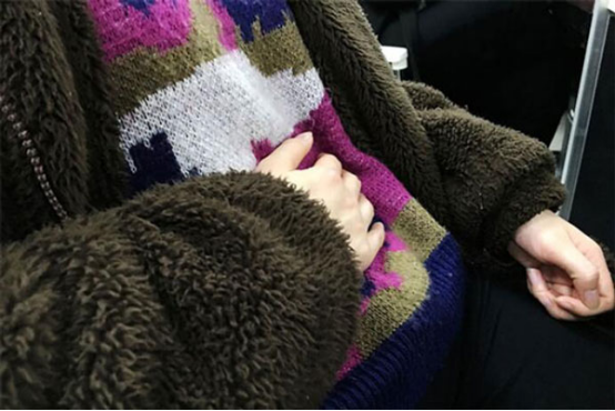 不同阶段孕酮和hcg值是不一样的，当女性怀孕4-5周此时的hcg参考值范围在75-2600