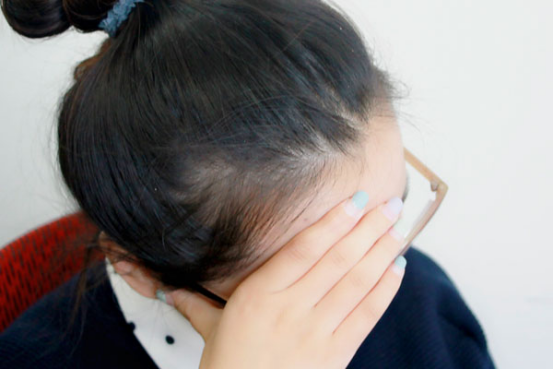 女性发低烧，也可能是疾病性的因素引起的，如果是患有慢性炎症，在炎症的感染刺激下，就很容易出现发热的情况