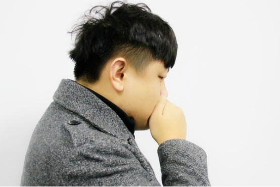 急性气管炎会引起患者咳少量的白色黏性痰