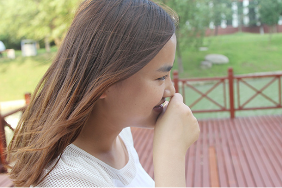 敏性咳嗽是阵发性的，偶然的，持续时间很短的，当人们离开当前场景之后，很快就会缓解