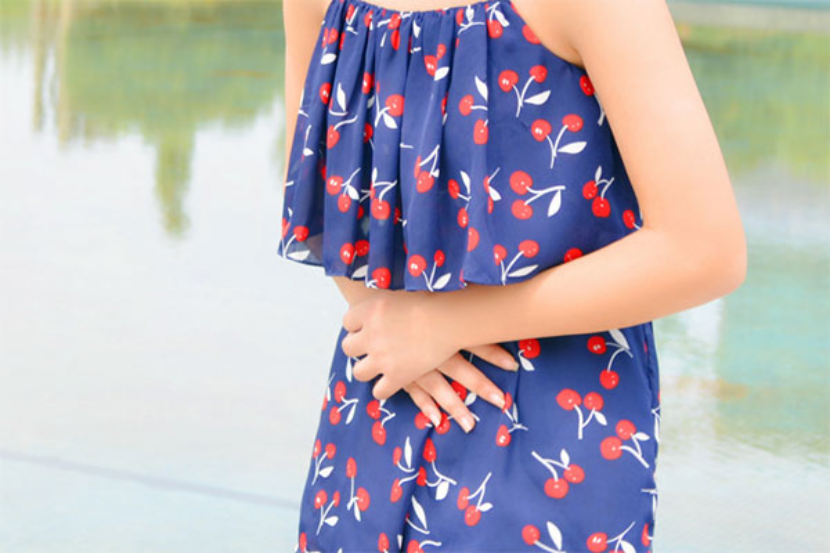 肚脐周围持续隐隐作痛，最常见的就是受凉、饮食不当或是胃肠道出现问题。