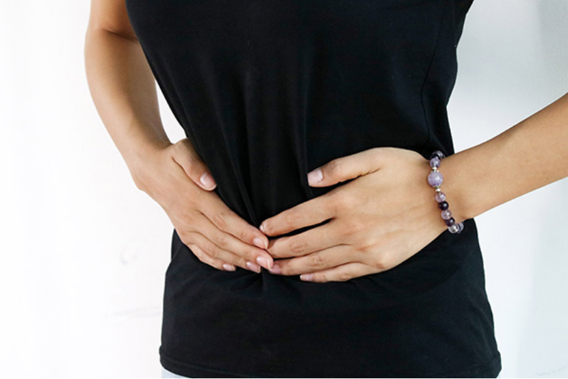 肚子疼的时候应该先找出原因，根据原因来对症治疗。