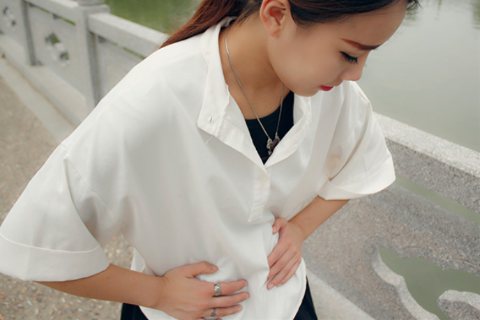 小腹右下侧有疼痛的感觉很有可能是阑尾炎引起的