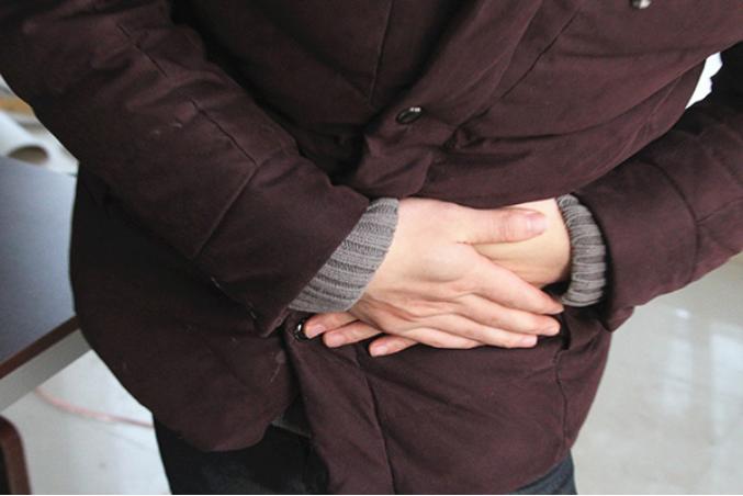 可以用三七和蜂蜜一起泡水喝来帮助缓解