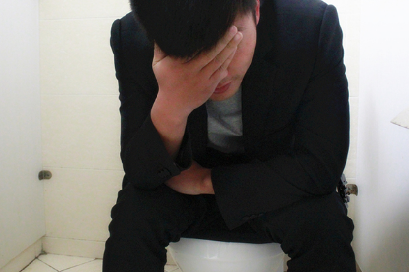 想要一次性清空老宿便的话，那么就要改正不良的饮食习惯和排便习惯。