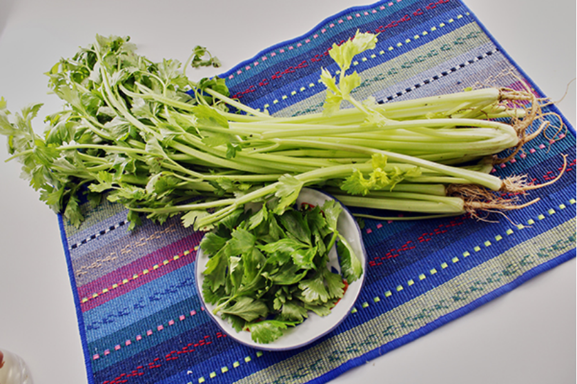 肚子上脂肪多，饮食要控制一点，肥胖会增加患病风险。